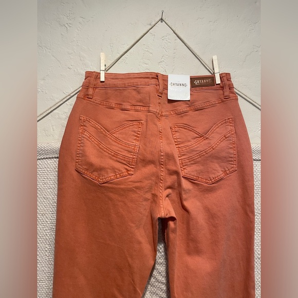 SHYANNE Boot Barn High Rise Flared Pink Jeans NWT - Picture 6 of 13